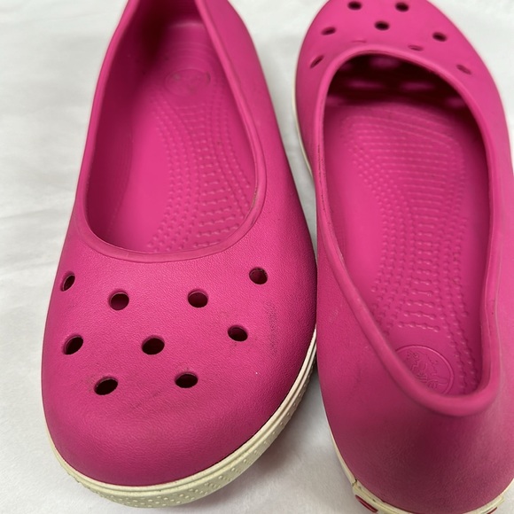 CROCS Women's Fuchsia Flats - Picture 5 of 5